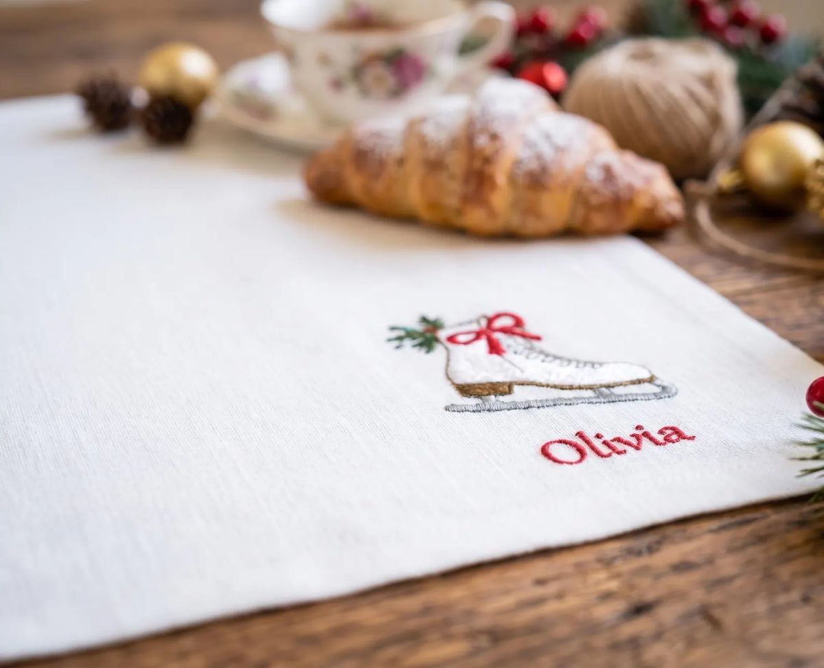 Personalized Christmas Linen Napkins Set of 6, Embroidered Dinner Napkins, Custom Name Red Green White Holiday Table Decor for Family Dinner