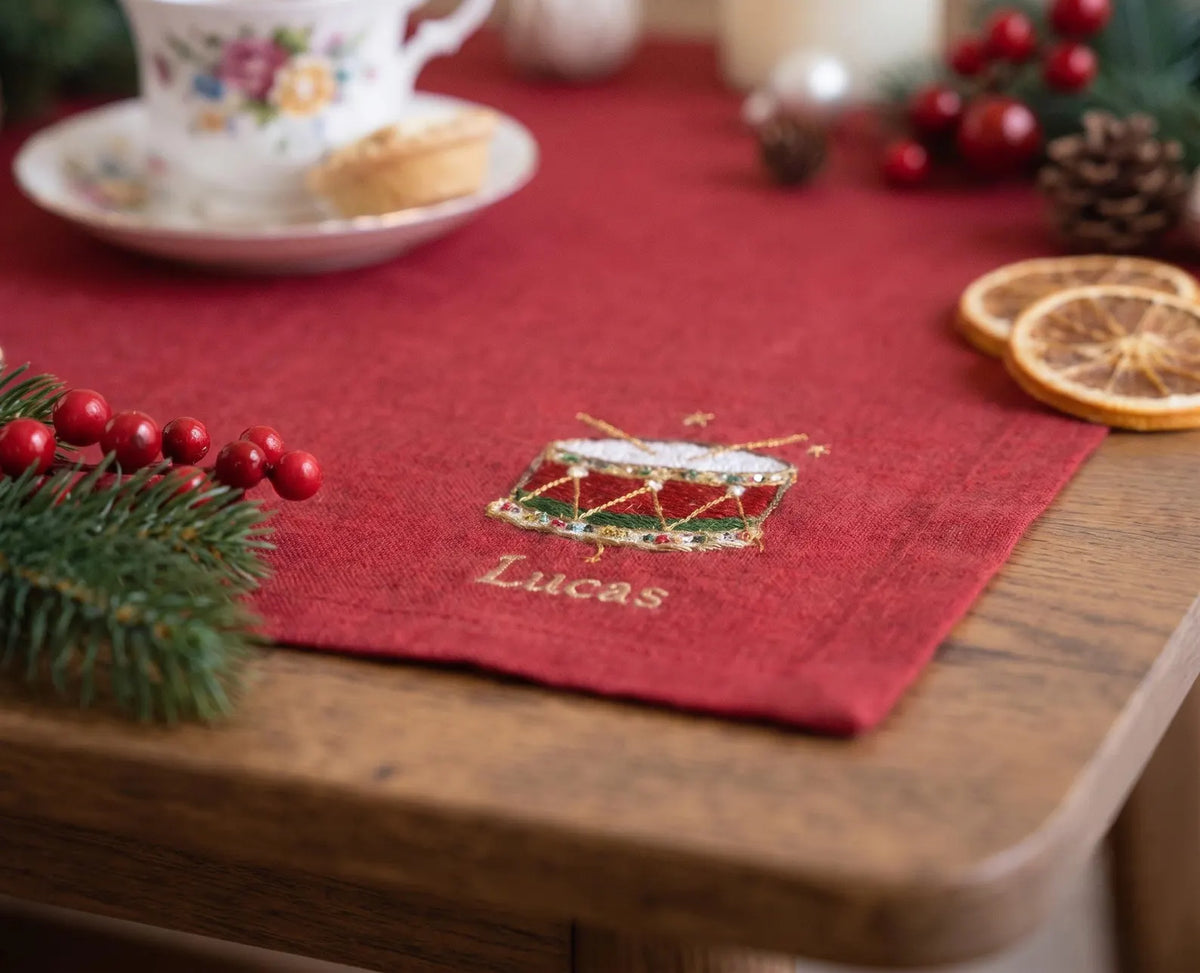 Personalized Christmas Linen Napkins Set of 6, Embroidered Dinner Napkins, Custom Name Red Green White Holiday Table Decor for Family Dinner