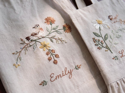 Personalized Mommy and Me Aprons, Matching Mom and Kids Linen Apron, Hand Embroidered Floral Apron, Custom Name Mother Daughter Gift