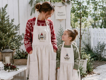 Personalized Christmas Mommy and Me Aprons, Matching Mom and Kids Linen Apron Set, Hand Embroidered Cat, Custom Family Name Holiday Gift Set
