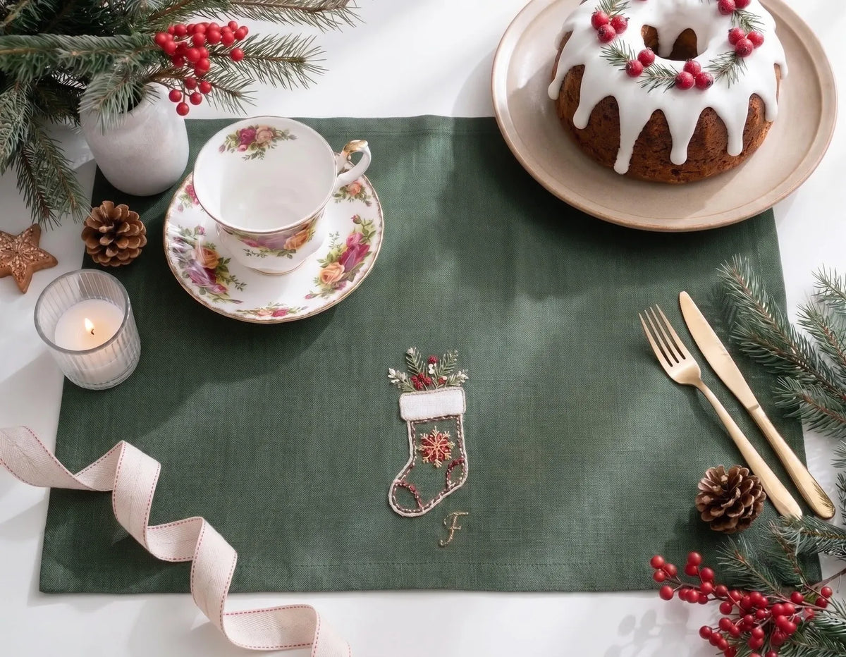 Personalized Christmas Linen Napkins Set of 6, Hand Embroidered Holly, Mistletoe, Pine & Berries, Custom Names, Holiday Table Decor Gift Set