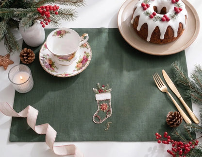 Personalized Christmas Linen Napkins Set of 6, Hand Embroidered Holly, Mistletoe, Pine & Berries, Custom Names, Holiday Table Decor Gift Set