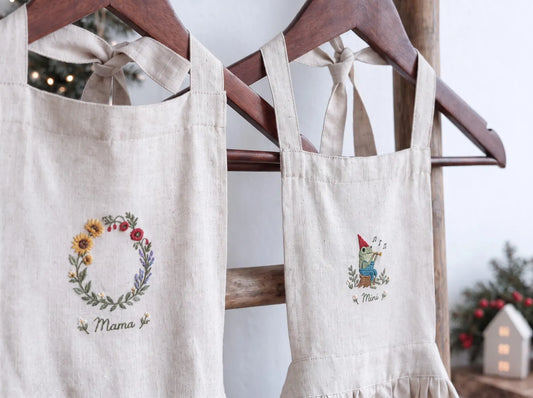 Personalized Mommy and Me Aprons, Matching Mom and Kids Linen Apron Set, Hand Embroidered Wildflower Wreath & Frog, Custom Name Family Gifts