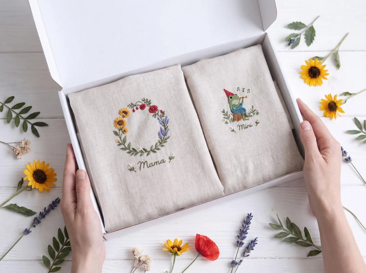 Personalized Mommy and Me Aprons, Matching Mom and Kids Linen Apron Set, Hand Embroidered Wildflower Wreath & Frog, Custom Name Family Gifts