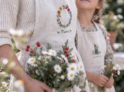 Personalized Mommy and Me Aprons, Matching Mom and Kids Linen Apron Set, Hand Embroidered Wildflower Wreath & Frog, Custom Name Family Gifts