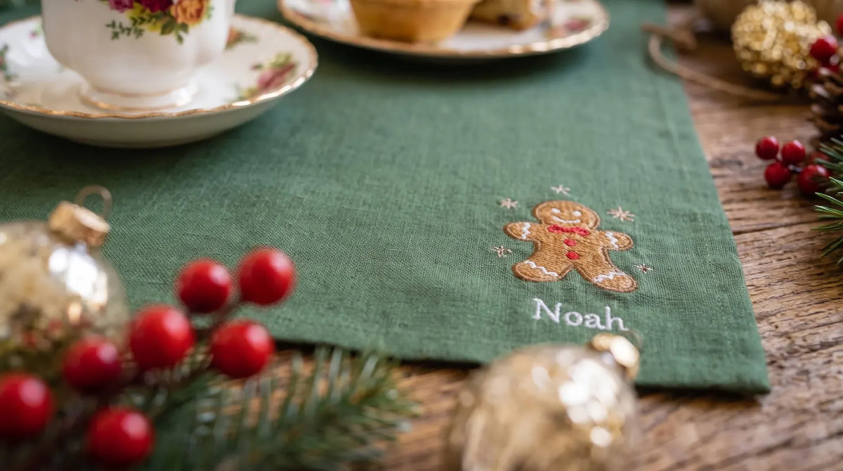 Personalized Christmas Linen Napkins Set of 6, Embroidered Dinner Napkins, Custom Name Red Green White Holiday Table Decor for Family Dinner