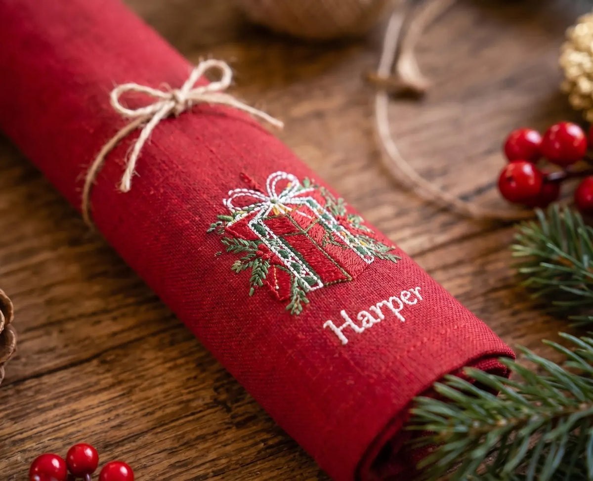 Personalized Christmas Linen Napkins Set of 6, Embroidered Dinner Napkins, Custom Name Red Green White Holiday Table Decor for Family Dinner