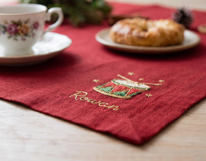 Personalized Christmas Linen Napkins Set of 6, Embroidered Dinner Napkins, Custom Name Red Green White Holiday Table Decor for Family Dinner