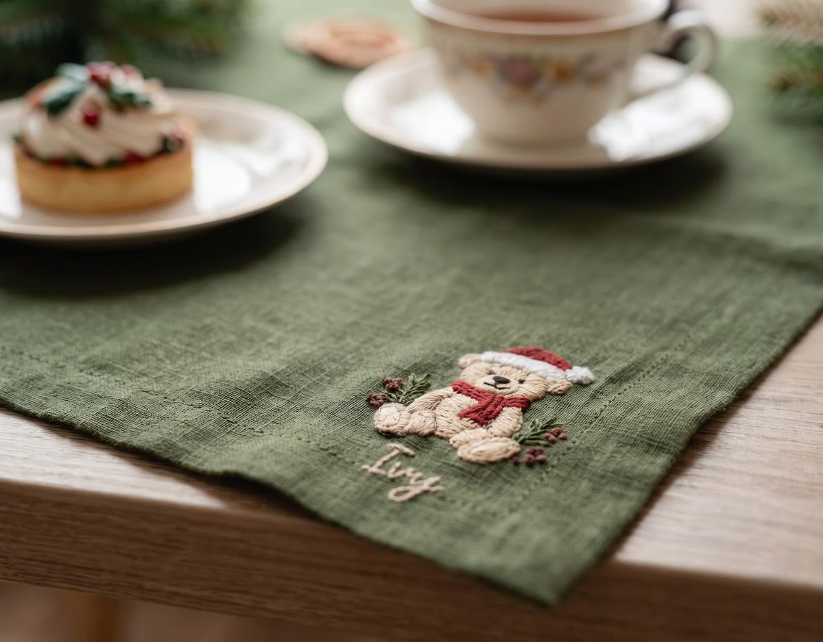 Personalized Christmas Linen Napkins Set of 6, Embroidered Dinner Napkins, Custom Name Red Green White Holiday Table Decor for Family Dinner