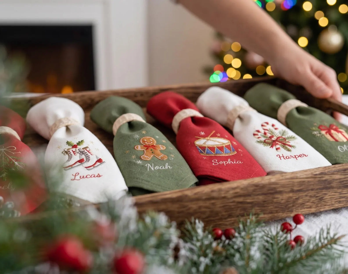 Personalized Christmas Linen Napkins Set of 6, Hand Embroidered Holiday Dinner Napkins, Custom Names, Red Green White Family Table Decor