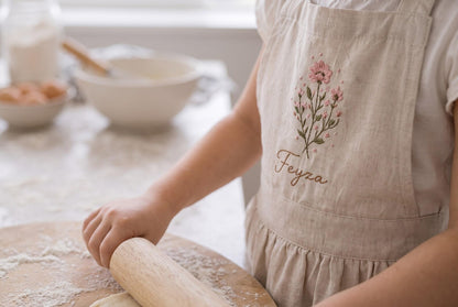 Personalized Mommy and Me Aprons, Matching Mom and Kids Linen Apron, Hand Embroidered Floral Apron, Custom Name Mother Daughter Gift