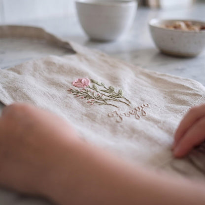Personalized Mommy and Me Aprons, Matching Mom and Kids Linen Apron, Hand Embroidered Floral Apron, Custom Name Mother Daughter Gift