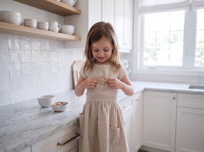 Personalized Mommy and Me Aprons, Matching Mom and Kids Linen Apron, Hand Embroidered Floral Apron, Custom Name Mother Daughter Gift