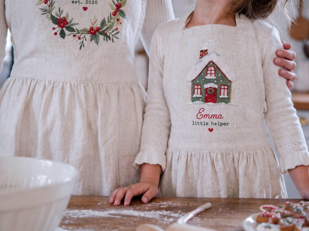 Personalized Mommy and Me Aprons, Matching Mom and Kids Linen Apron, Hand Embroidered Floral Apron, Custom Name Mother Daughter Gift