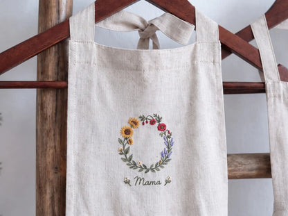Personalized Mommy and Me Aprons, Matching Mom and Kids Linen Apron Set, Hand Embroidered Wildflower Wreath & Frog, Custom Name Family Gifts