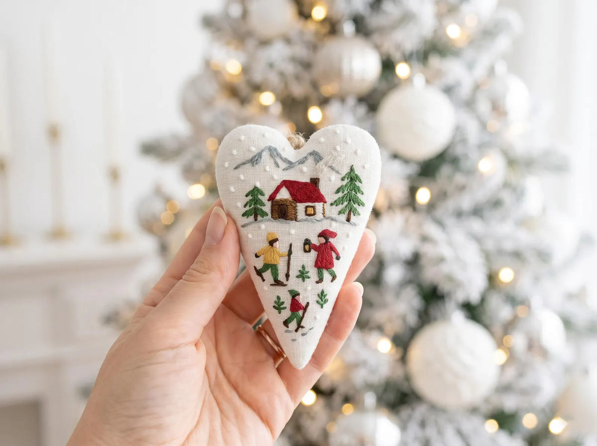 Personalized Embroidered Christmas Heart Ornament – Cozy Winter Cabin with Snowy Mountains & Skiers Linen, Christmas Gift Decoration
